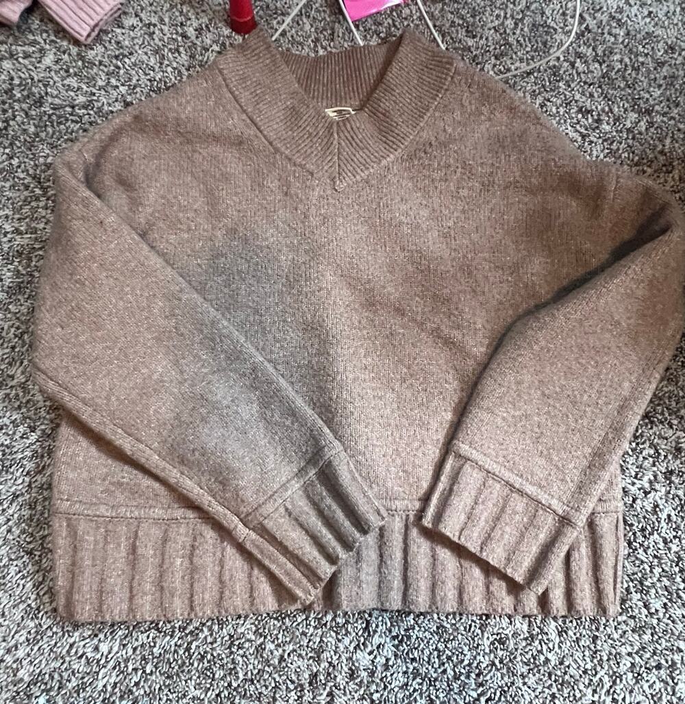 Jessica Simpson sweater